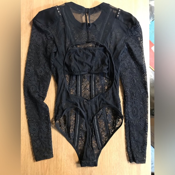 Lace bodysuit - Picture 3 of 3